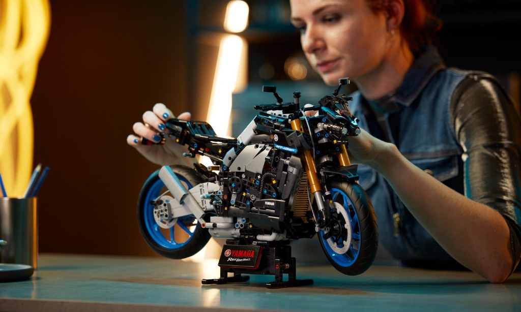 LEGO Rilis Set Kolaborasi Lewat Yamaha MT-10 SP