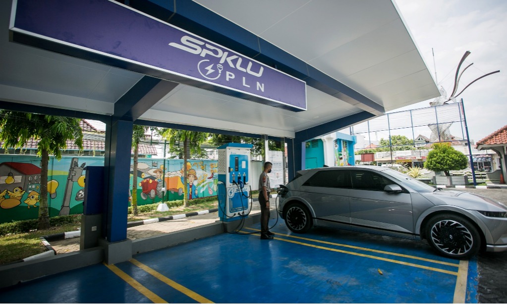 Tarif Cas Kendaraan Listrik di SPKLU Rp25 Ribu-Rp57 Ribu