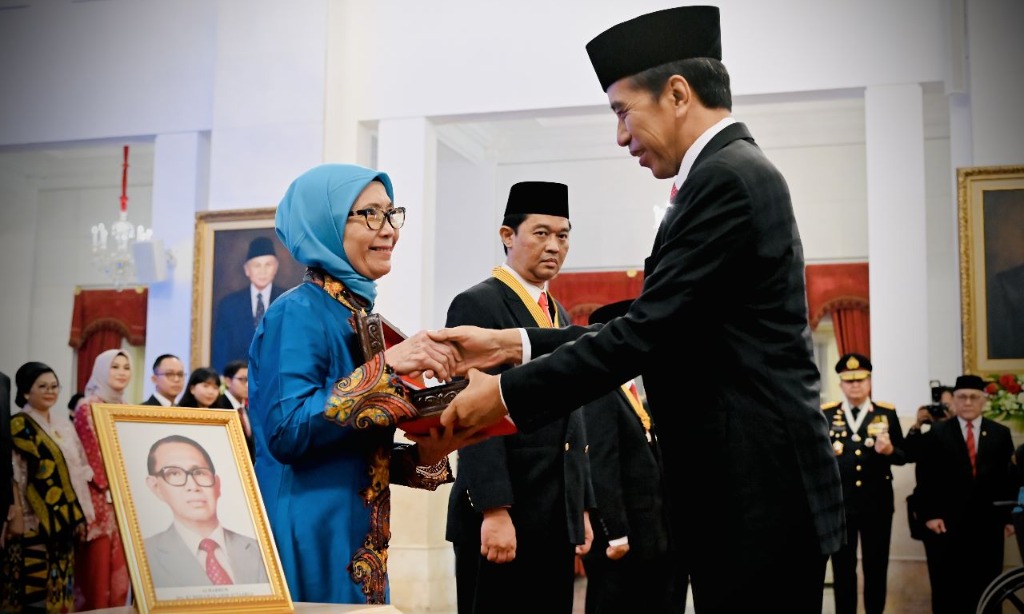 Tiga Begawan Budaya Terima Terima Gelar Tanda Kehormatan Dari Presiden