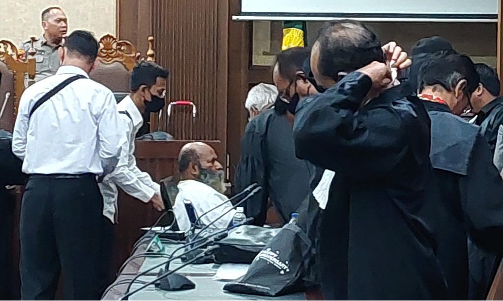 Dicecar Jaksa, Kesehatan Lukas Enembe Merosot