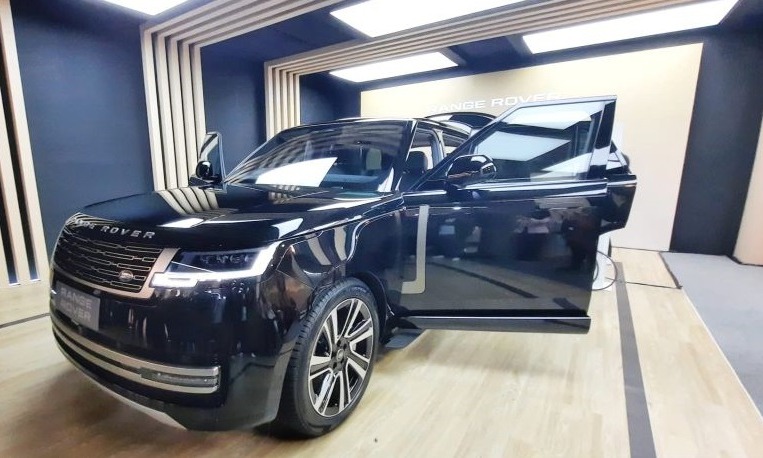 Range Rover PHEV Mengaspal Di Indonesia Dengan Banderol Rp5 Miliar