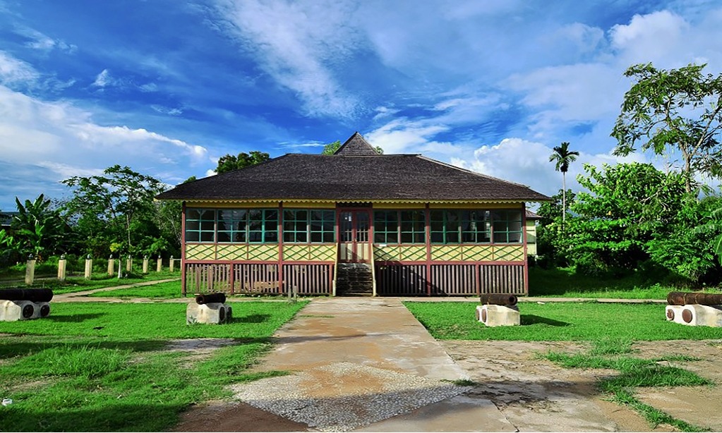 Keraton Tayan, Saksi Kerajaan Yang Berkuasa Di Tepi Kapuas