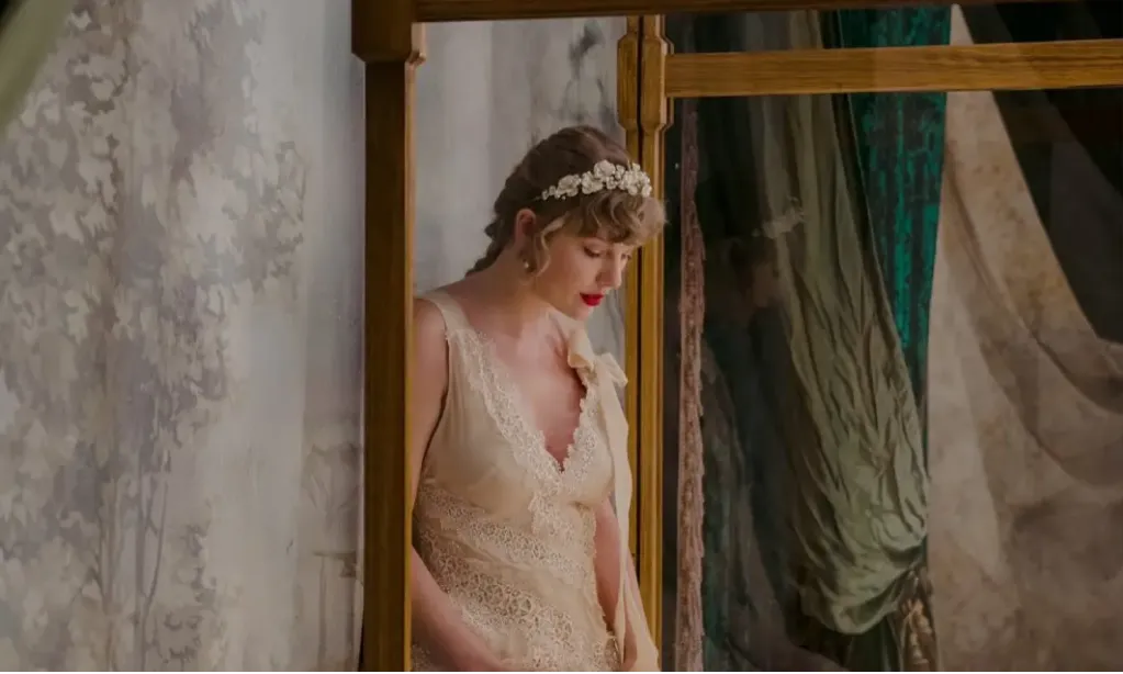 "Cruel Summer" Taylor Swift Puncaki Billboard