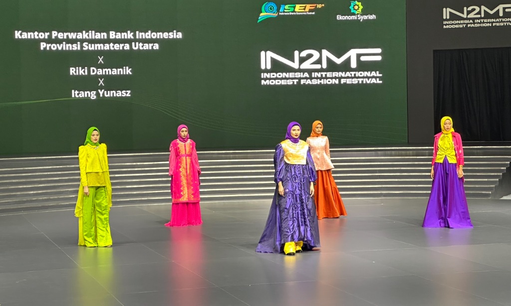 Warna-Warni Songket Melayu Dalam Modest Karya Riki Damanik