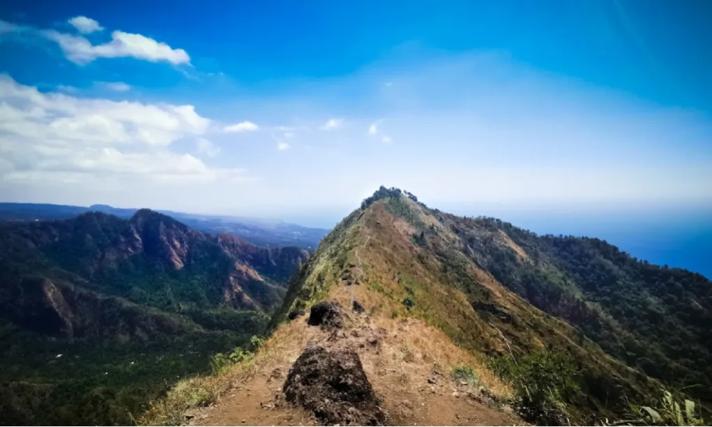 Bukit Mende, Sensasi Mendaki 'Tipis-Tipis' Di Kintamani