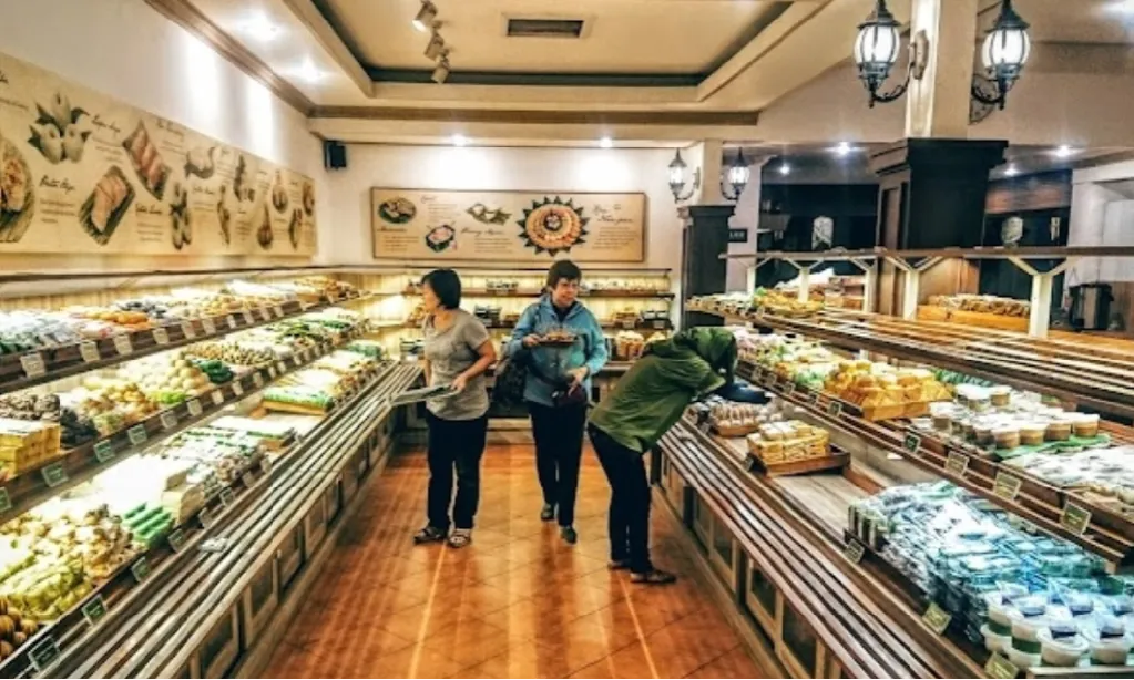 Sari-Sari, Destinasi Kuliner Jajanan Pasar Populer Di Bandung