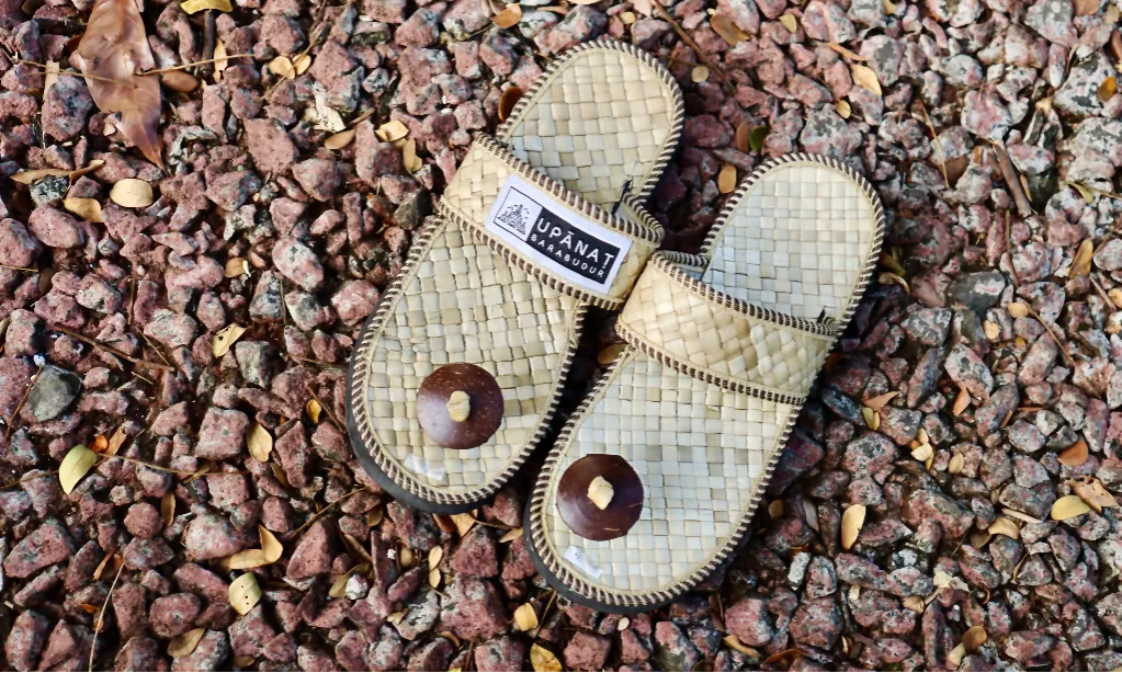 Mengenal Sandal Upanat, Alas Kaki Wajib Naik Ke Borobudur