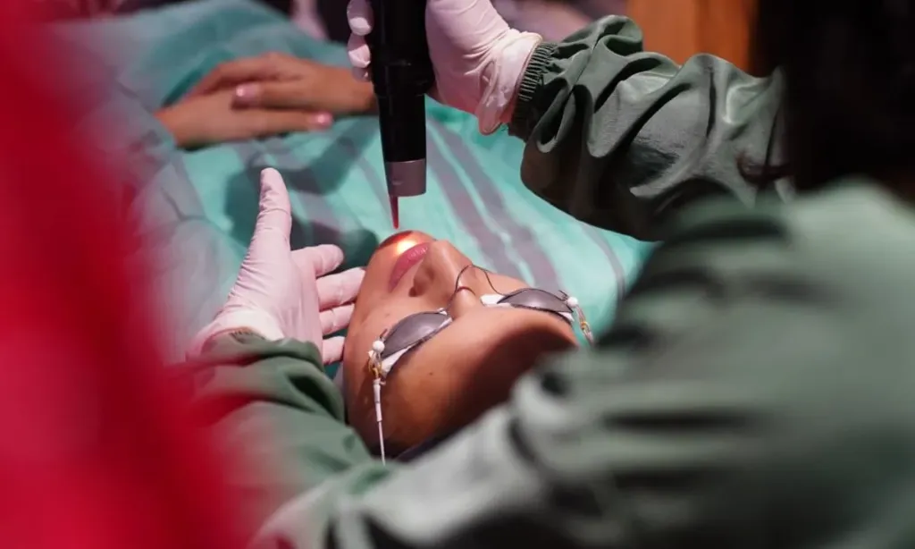 Tren Kecantikan 2024; Perawatan Berbasis Teknologi