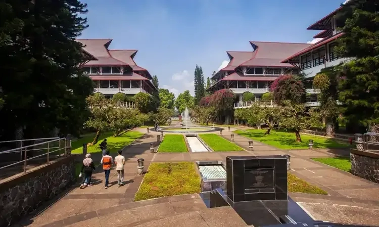 Viral Bayar Kuliah Lewat Pinjol, OJK Kaji Alternatif Pembiayaan Lain