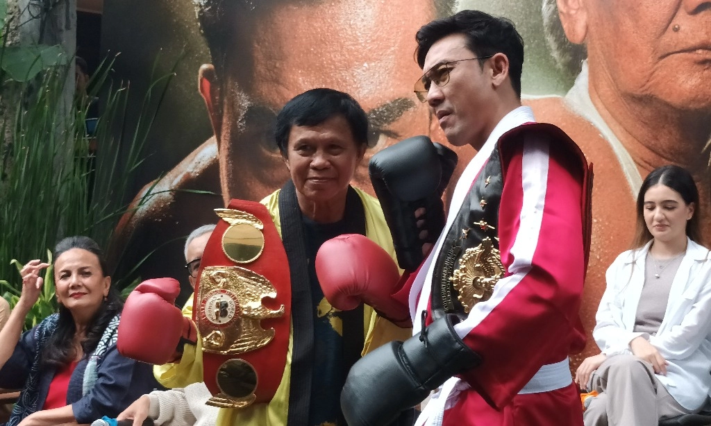 Proses Intens Denny Sumargo Perankan Legenda Ellyas Pical