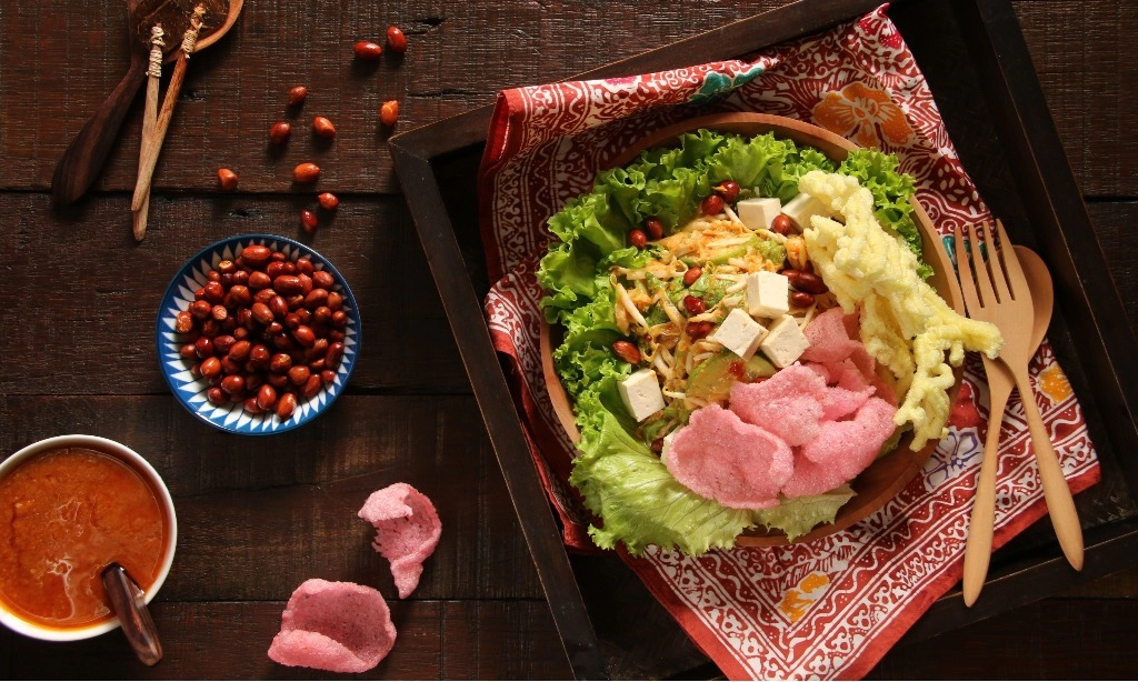 Kurangi Kerupuk Mi Untuk Berbuka Puasa, Ganti Dengan Asinan Betawi