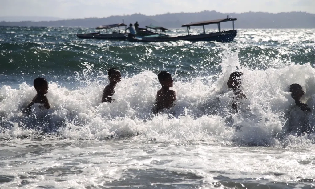Mengapa Air Laut Terasa Asin?