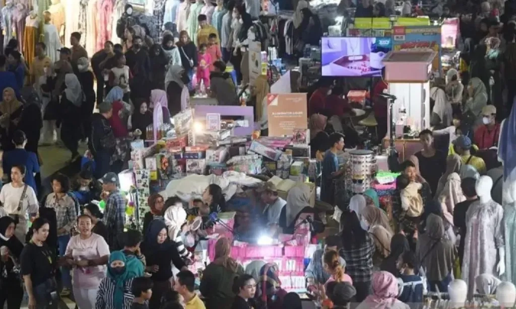 Pengunjung Membludak, Pemkot Jakpus Tertibkan Pasar Tanah Abang