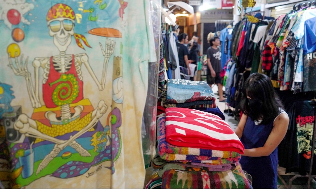 <p>4 Tempat Seru Berburu Baju <em>Thrifting</em> Untuk Lebaran</p>