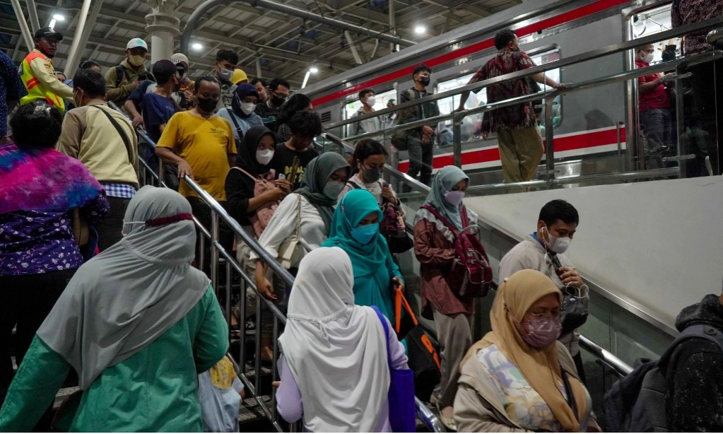 <p>Hawa Liburan Mulai Terasa, Commuter Line Catat Kenaikan Penumpang 7%</p>