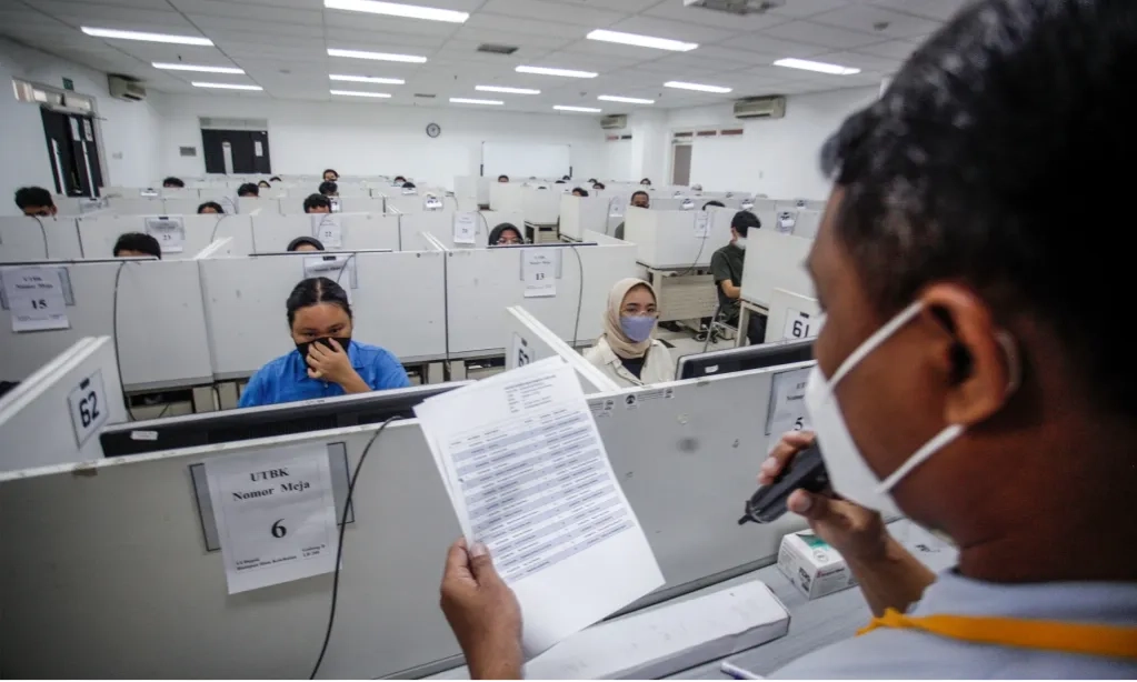 <p>Cek Aturan Berpakaian Peserta UTBK SNBT 2024</p>