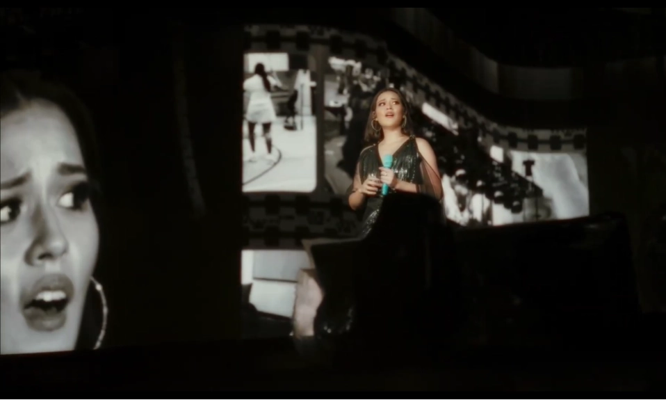 <p><em>Harta Tahta Raisa</em>, Kisah Di Balik Mega Konser Raisa</p>