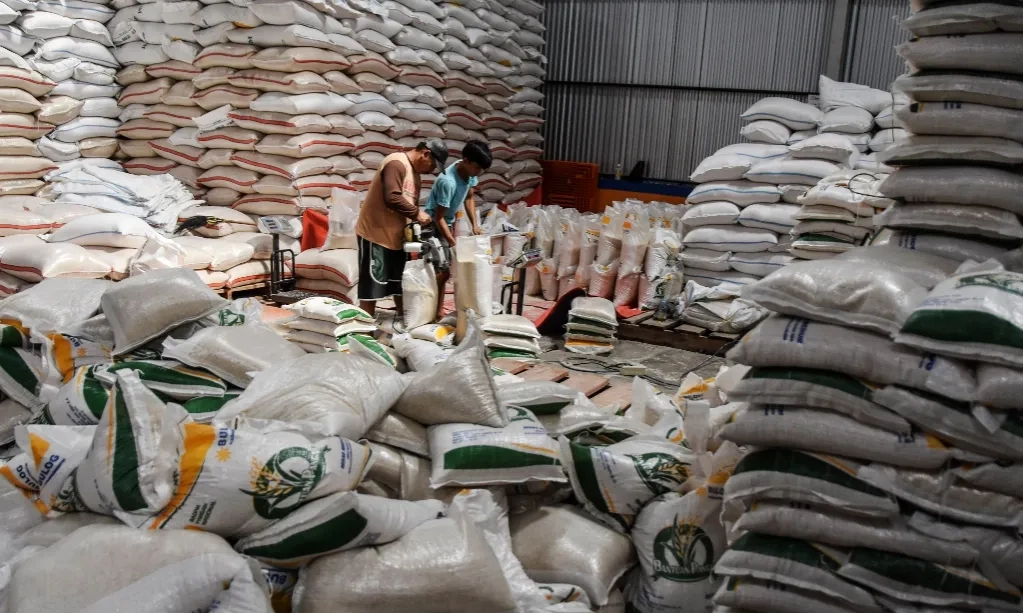 <p>Pemda Diminta Percepat Proses 22 Juta KK Penerima Bantuan Pangan</p>