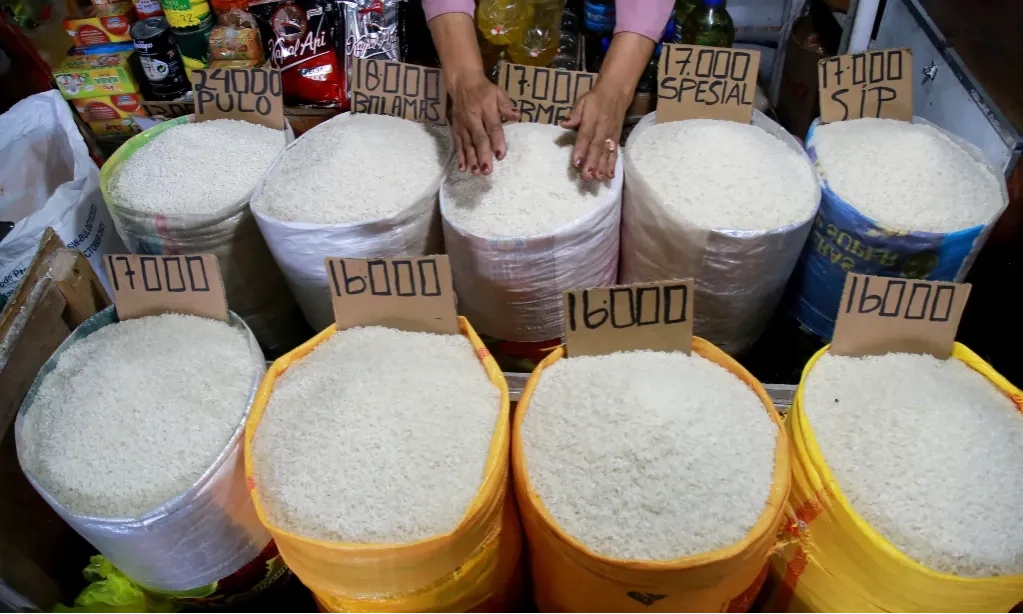 <p id="isPasted"><em>Yes</em>! Harga Beras April Mulai Menjinak</p>