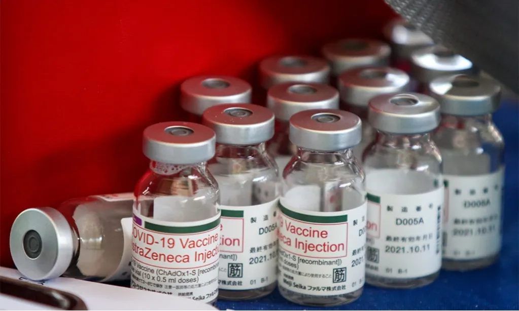 <p>Menkes Yakin Manfaat AstraZeneca Lebih Besar Daripada Efek Samping</p>