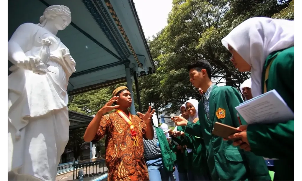 <p>Pemda Ramai-ramai Larang <em>Study Tour</em> Ke Luar Daerah</p>