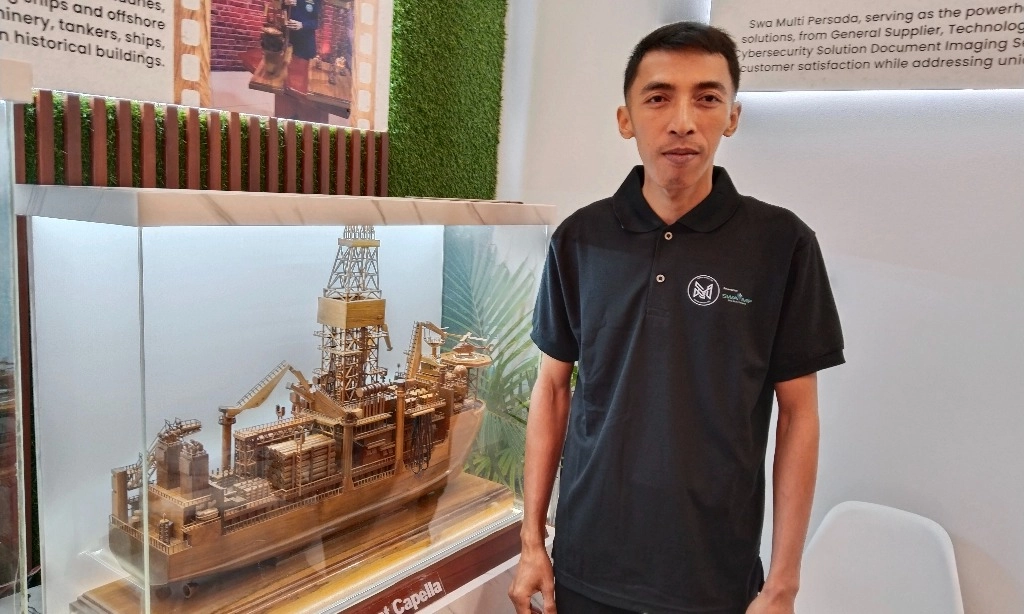 <p>Tuai Berkah Dari Merias Meja Kerja Bos-Bos Migas&nbsp;</p>