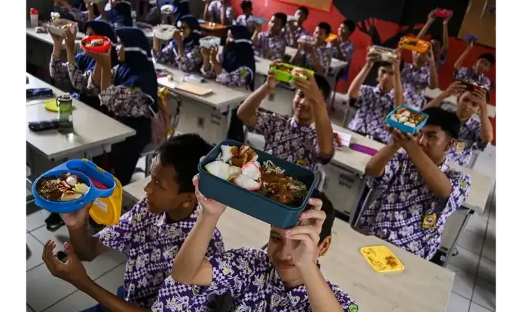 <p id="isPasted">ADB Yakin Makan Siang Gratis Perlebar Defisit Fiskal Indonesia</p>