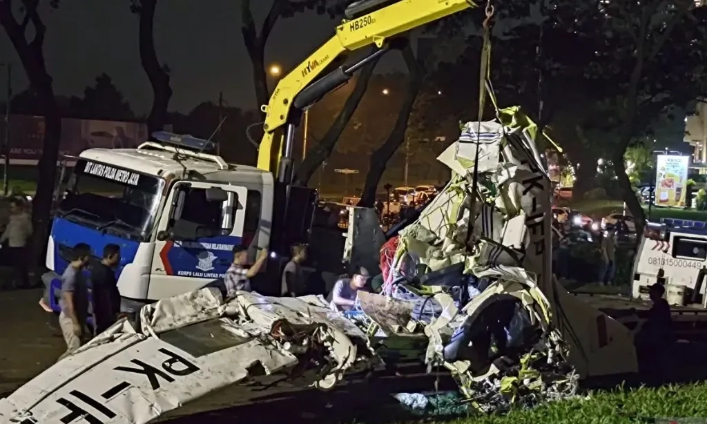 <p>KNKT Duga Pilot Ingin Lakukan Pendaratan Darurat Di Lapangan BSD</p>