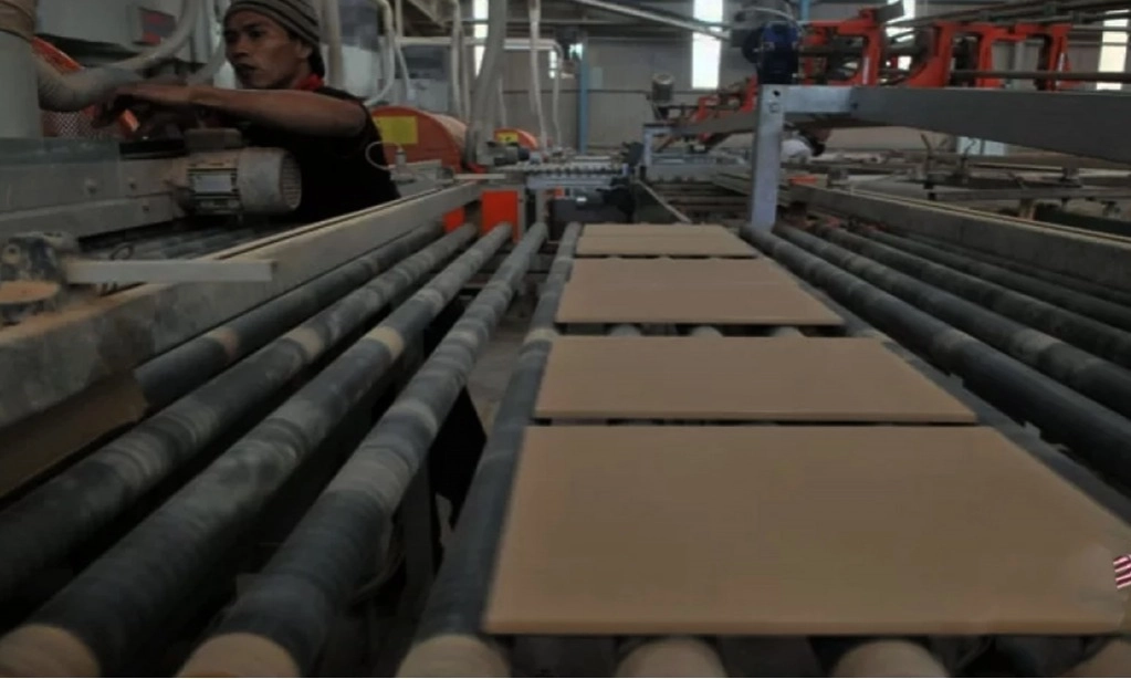 <p id="isPasted">KSP Dan Komite Antidumping Bahas Upaya Selamatkan Industri Keramik</p>