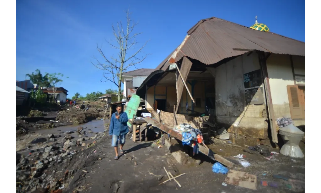 <p>PVMBG: Waspadai Potensi Banjir Bandang Susulan Marapi</p>