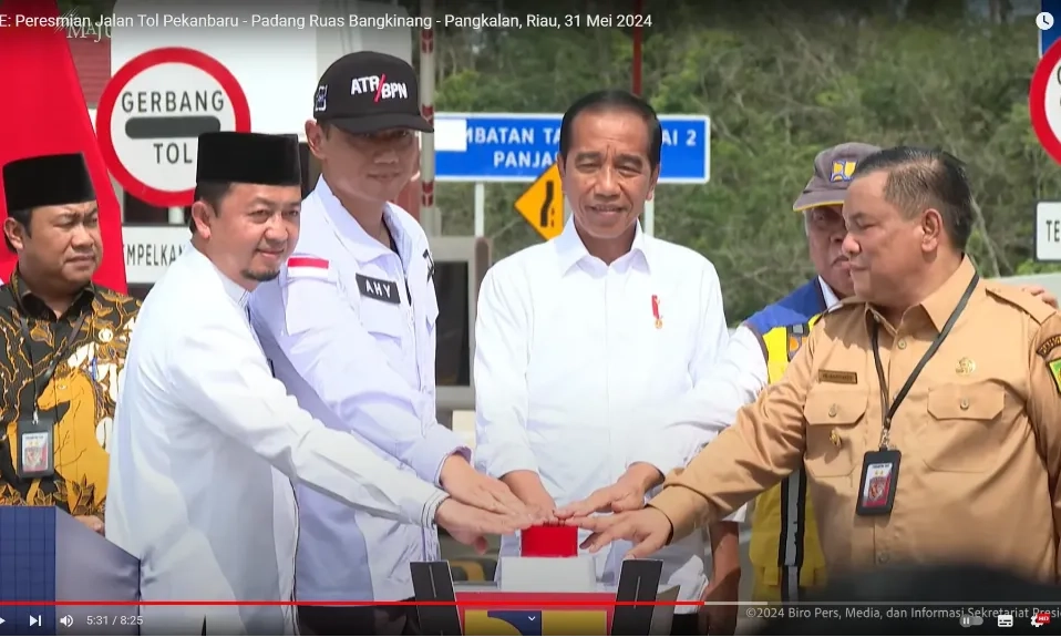 <p>Jokowi Resmikan Jalan Tol Pekanbaru-Padang Ruas Bangkinang-Pangkalan</p>