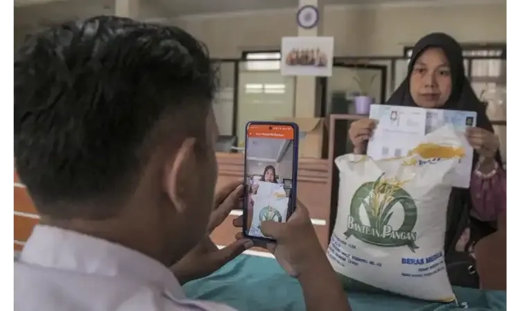 <p>Pemerintah Siapkan Rp9 Triliun Untuk Bantuan Pangan Beras Tahap 3</p>