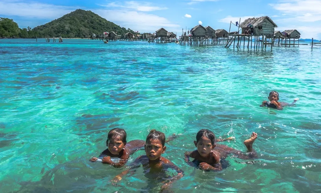 <p id="isPasted">Tamuni, Tradisi Suku Bajo Menyatukan Anak Dengan Laut</p>