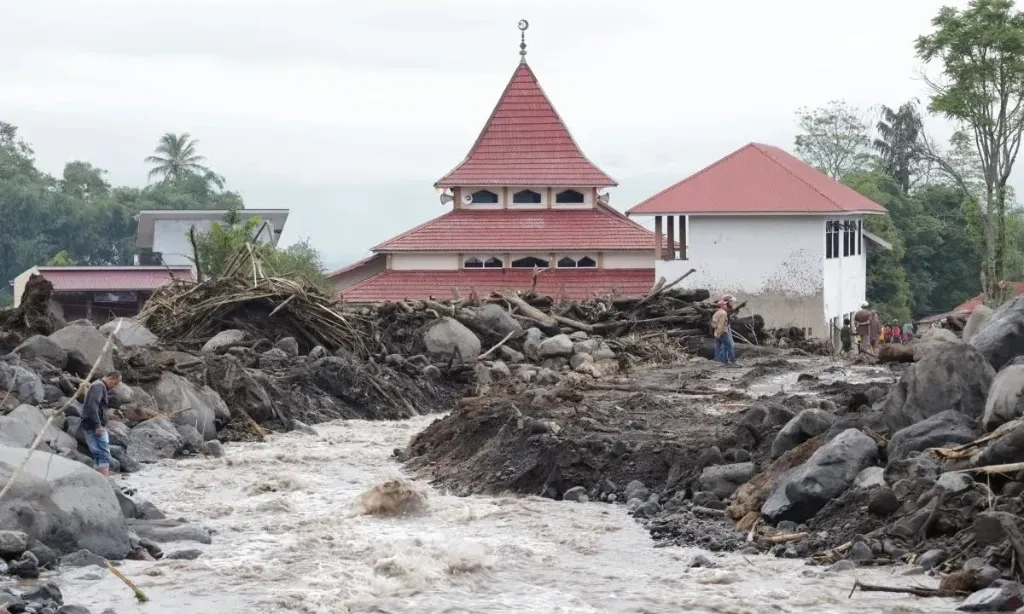 <p id="isPasted">BNPB Ingatkan Ancaman 700 Ribu Meter Kubik Material Vulkanik Marapi</p>