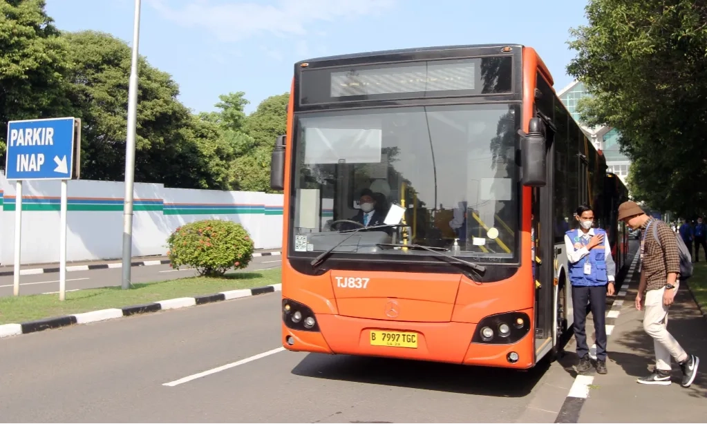 <p id="isPasted">TransJakarta Perpanjang Jam Operasional Rute Kalideres-Bandara Soetta</p>