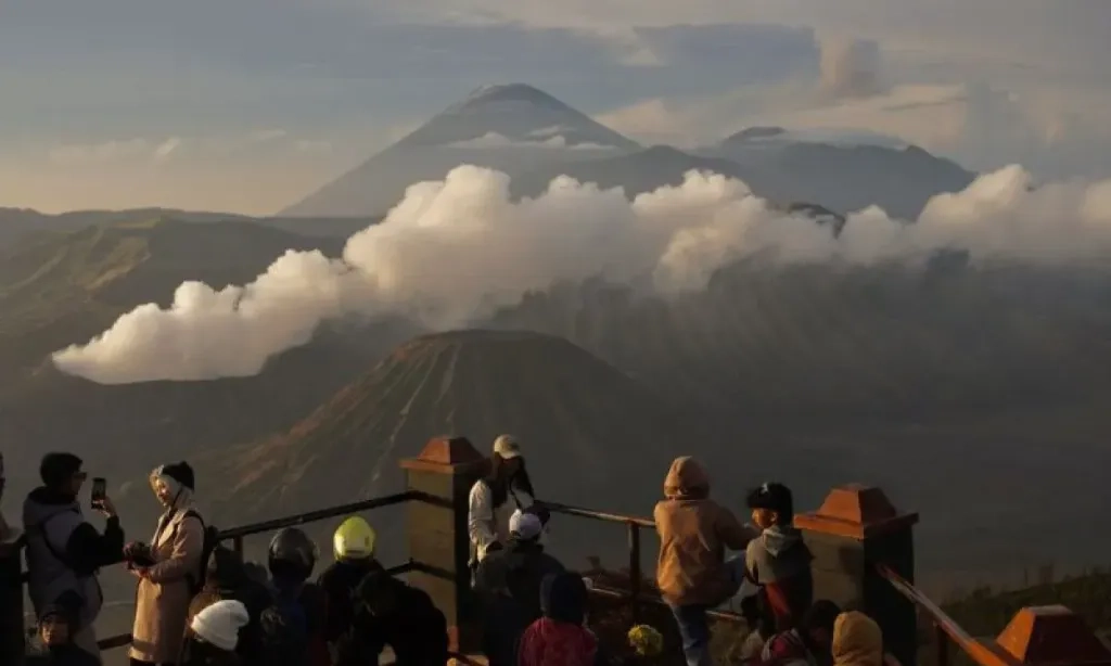 <p>Kunjungan Wisatawan Bromo Saat Libur Iduladha Capai 8.169 Orang</p>