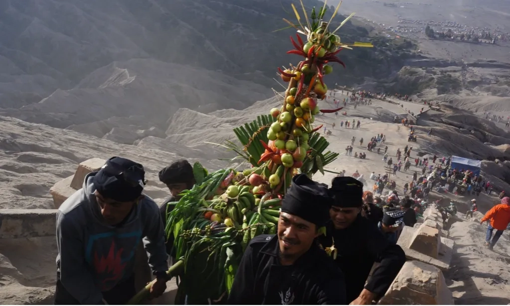 <p>Yadnya Kasada, Sebuah Ritual Rasa Syukur Masyarakat Bromo Tengger</p>
