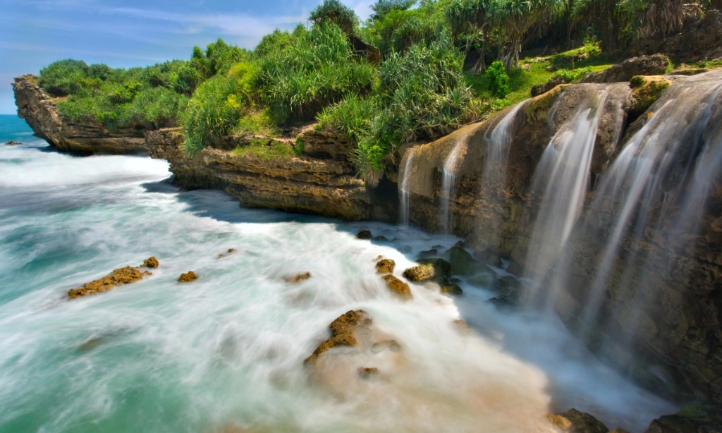 <p>Pantai-Pantai Cantik Di Gunungkidul Yang Jarang Dikunjungi</p>