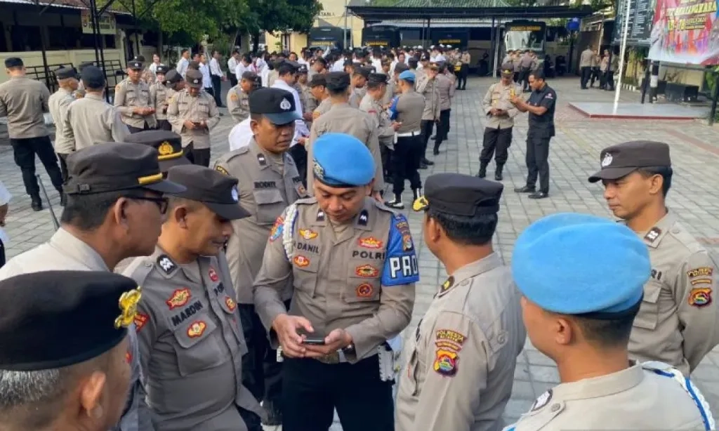 <p>Cegah Judi<em>&nbsp;Online</em> Pada Aparat, Ponsel Polisi Akan Rutin Diperiksa</p>