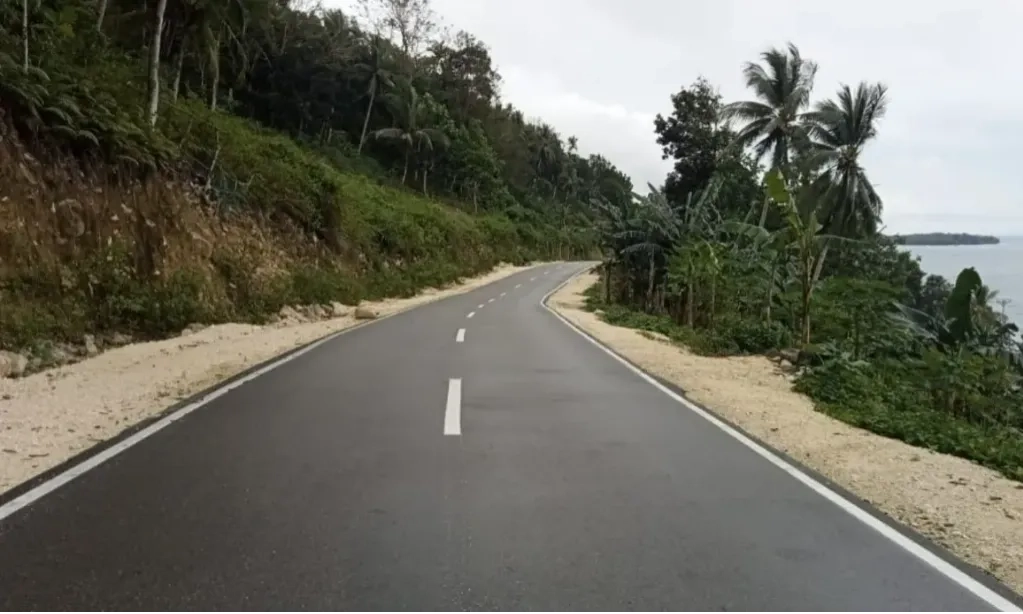 <p>PUPR Tuntaskan Pembangunan Jalan Simpang Holat-Ohoiraut</p>