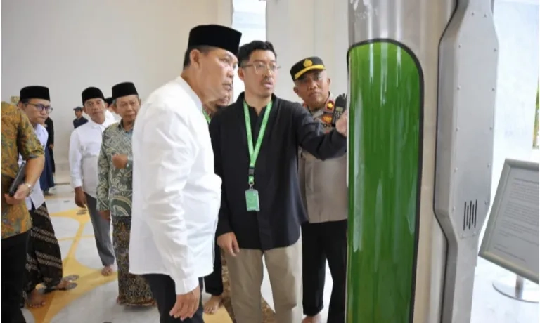 <p>Microforest 100 Jadi Alat Penyerap Udara Kotor Berbasis Mikroalga</p>