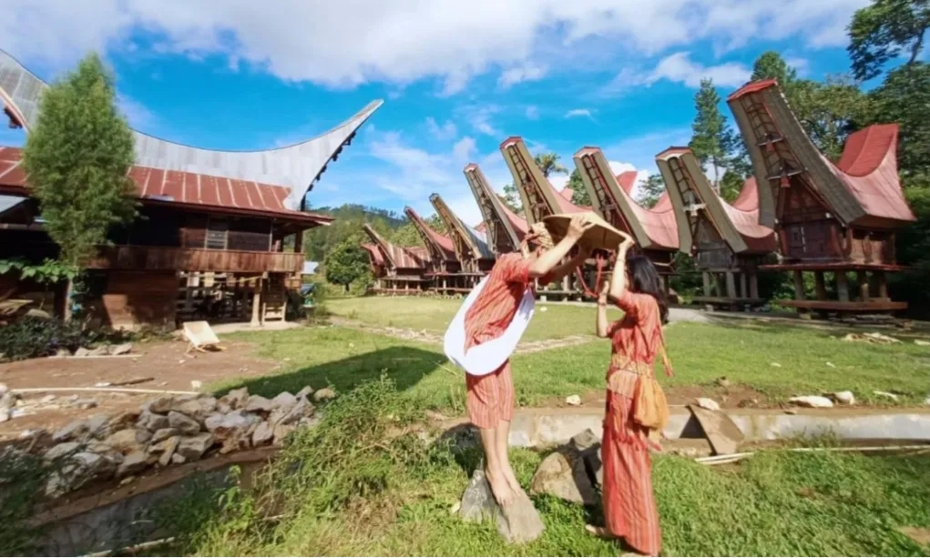 <p>Desa Wisata Landorundun, Pesona Tersembunyi Di Toraja Utara</p>