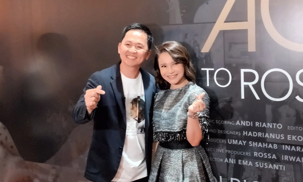 <p>Tawa Dan Lara Rossa Dalam Film &quot;All Access to Rossa 25 Shining Years&quot;</p>