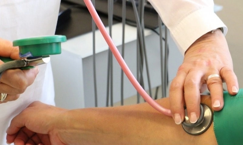 <p>DPR Kritik Pemecatan Dekan FK Unair</p>