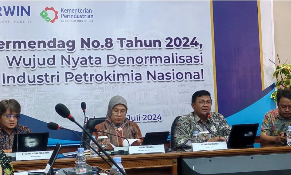 <p id="isPasted">Industri Plastik Minta Program Makan Gratis Tak Pakai Kemasan Impor</p>