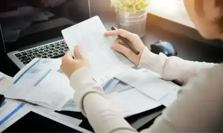 <p id="isPasted">OJK: Sisa Kredit Restrukturisasi Covid-19 Per Mei 2024 Rp192,52 T</p>