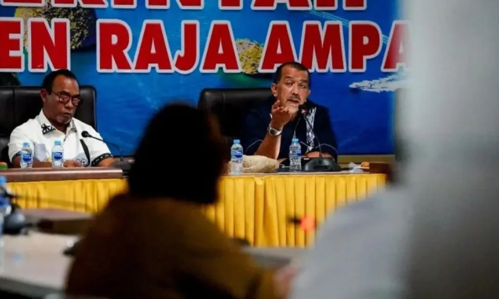 <h2 class="titletext" id="isPasted">KPK Endus Kebocoran PAD Rp5,12 miliar Di Raja Ampat</h2>