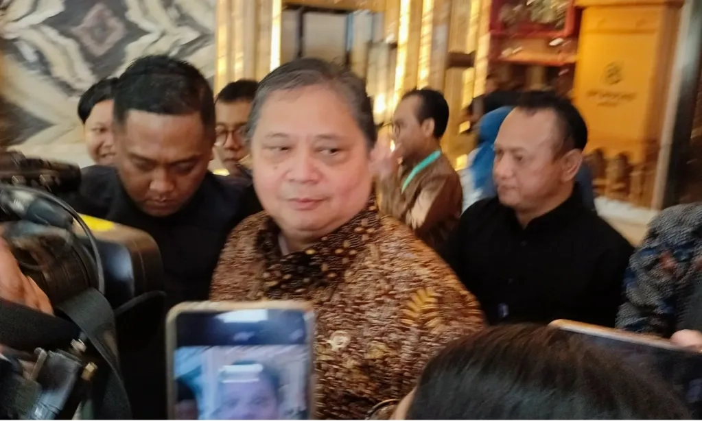 <p>Airlangga Benarkan Sempat Ada Pembahasan Wacana Rasio Utang 50% Di Era Prabowo</p>