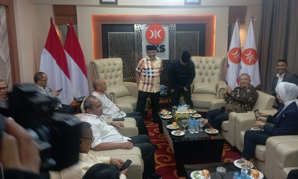 <p>PKS-NasDem Bahas Peluang Ilham Habibie di Pilgub Jabar 2024&nbsp;</p>