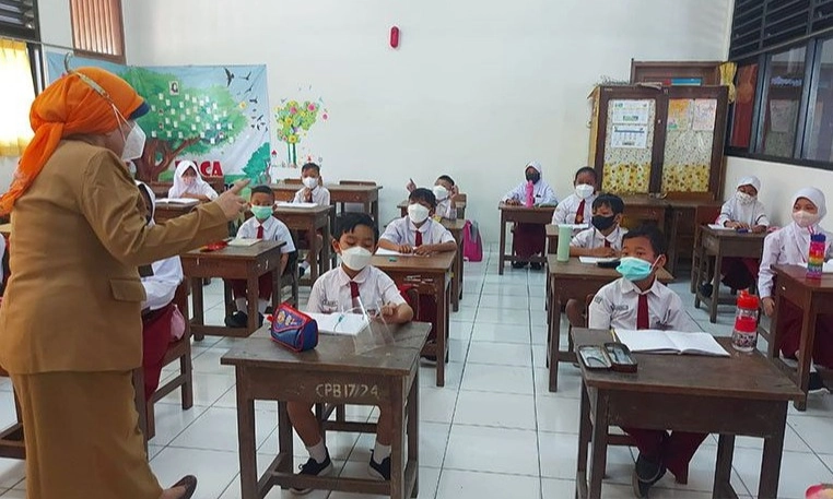 <p>Heru Rekomendasikan 4.000 Guru Honorer Jakarta Masuk Dapodik</p>